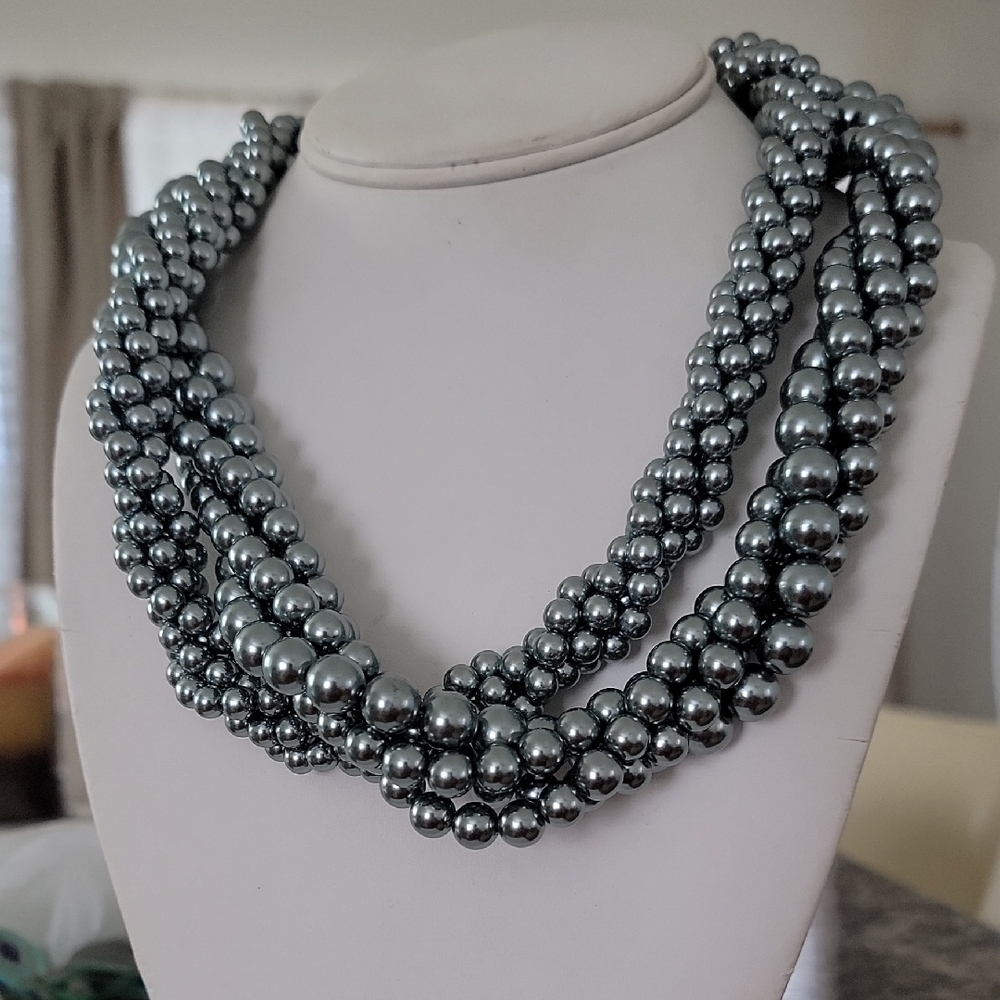 Elegant Silver Beaded Necklace